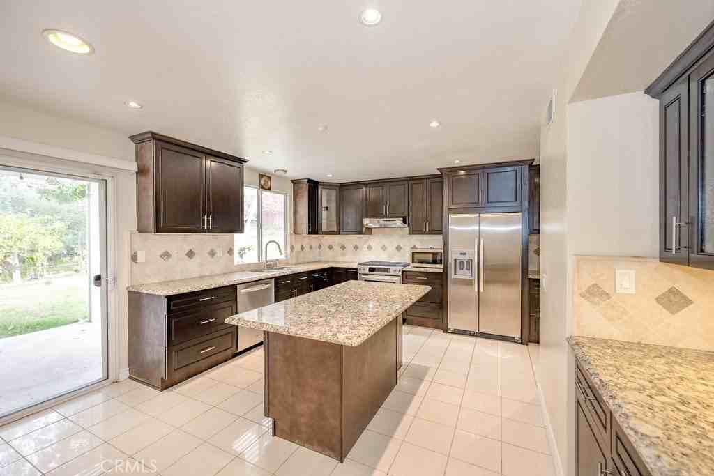 12200 Crest Ave - Photo 7 of 27