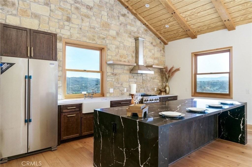 37219 Quarter Valley Rd - Photo 4 of 23