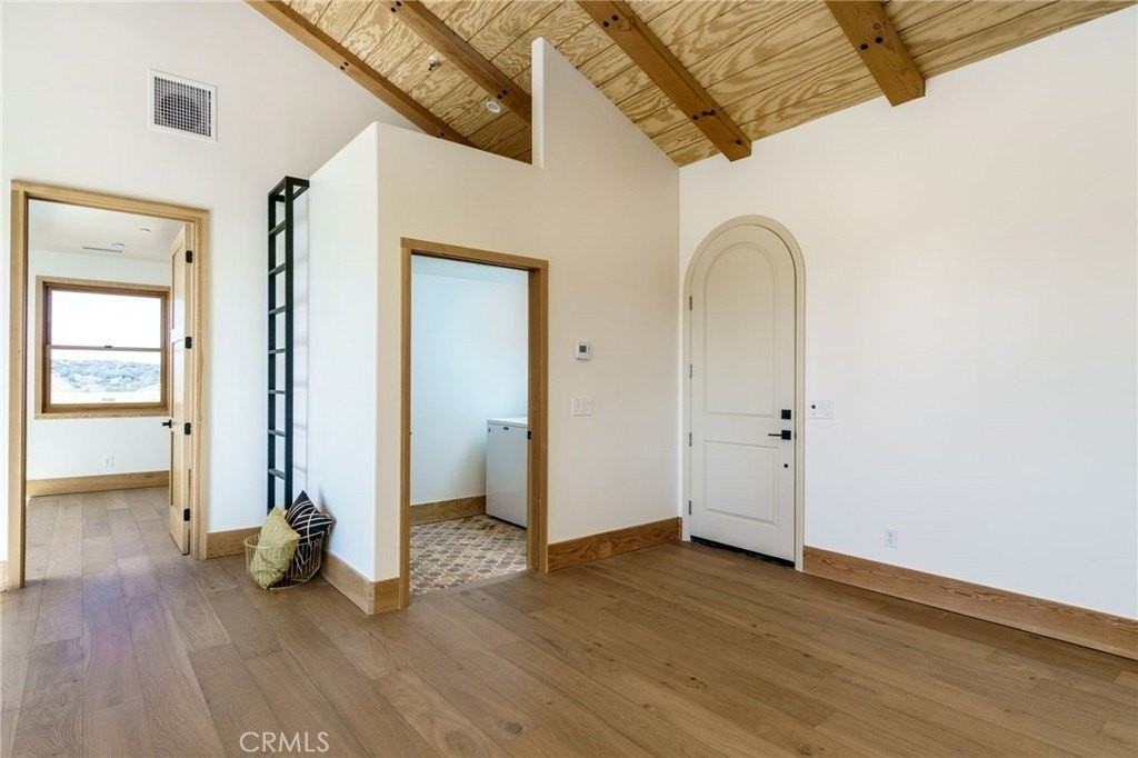 37219 Quarter Valley Rd - Photo 5 of 23