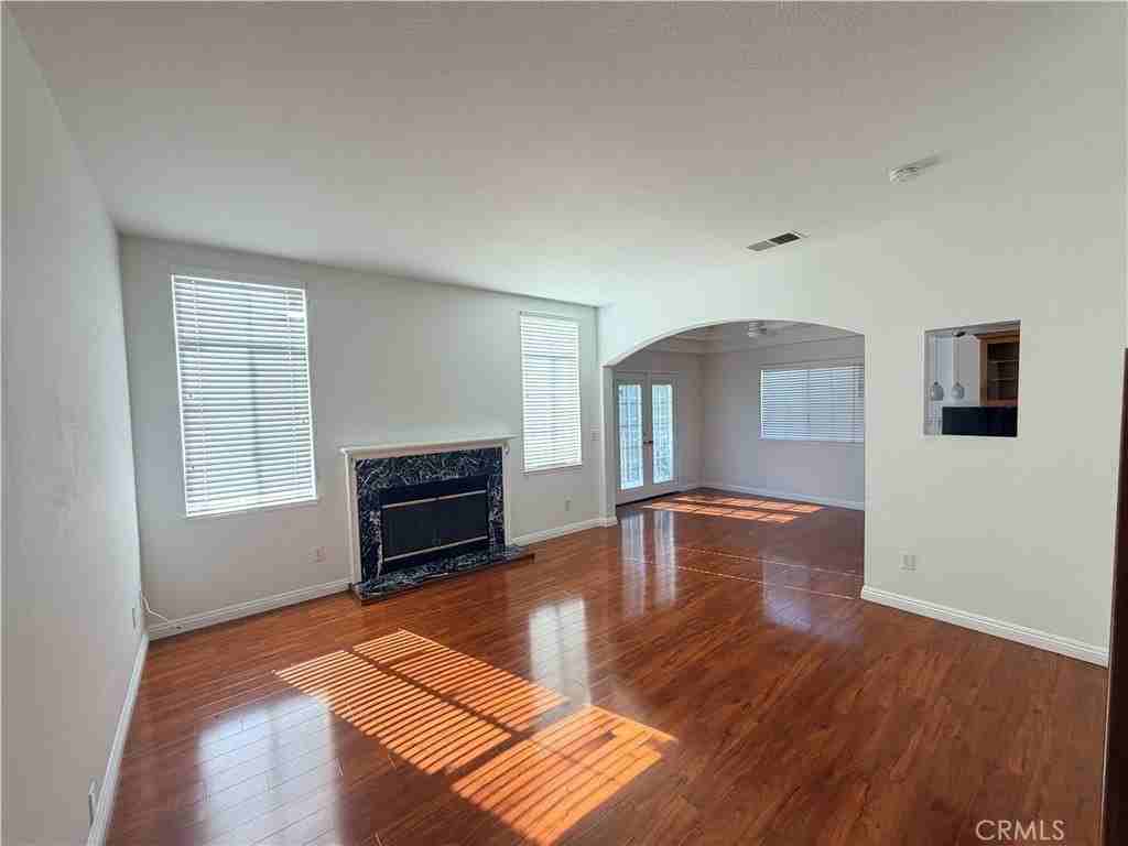 1501 Rose Ct - Photo 2 of 25