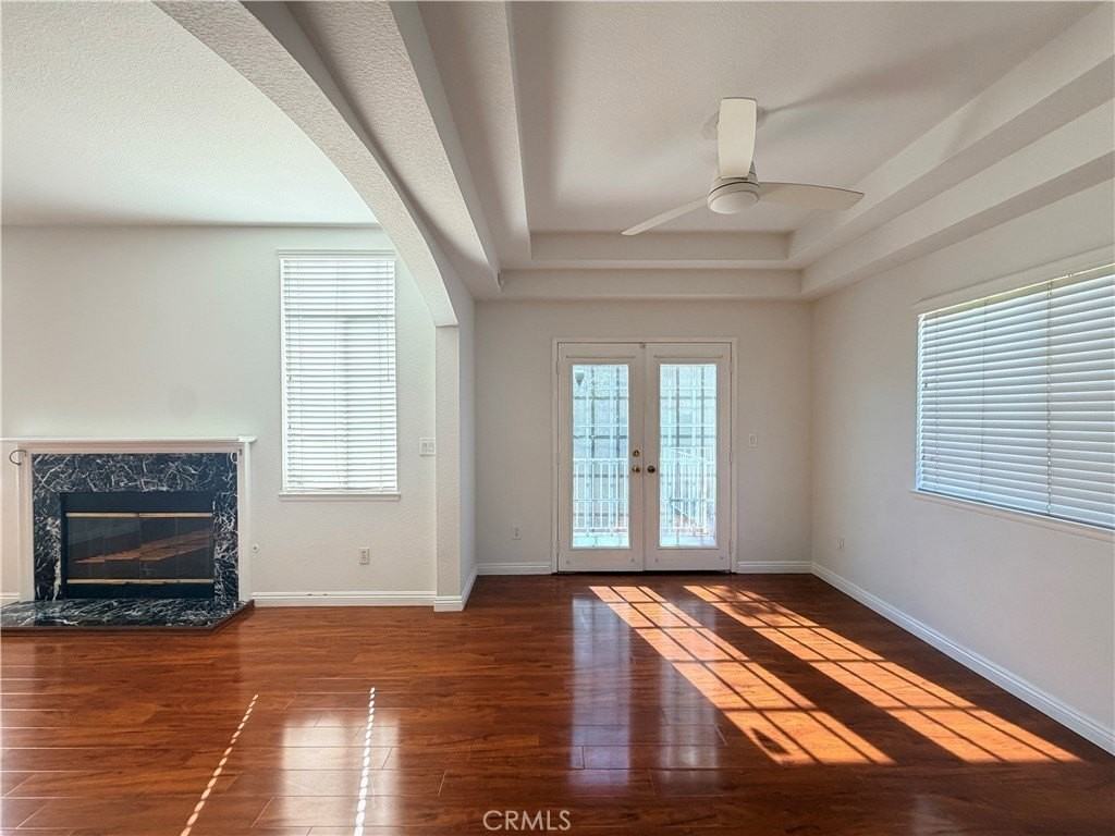 1501 Rose Ct - Photo 3 of 25