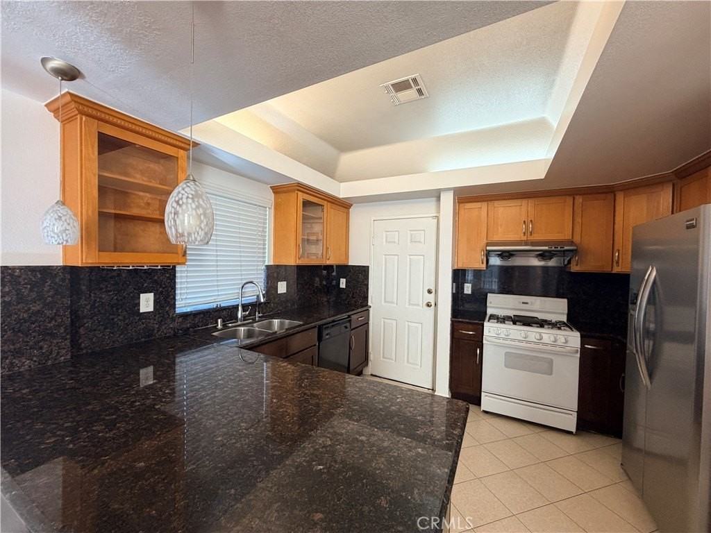 1501 Rose Ct - Photo 5 of 25