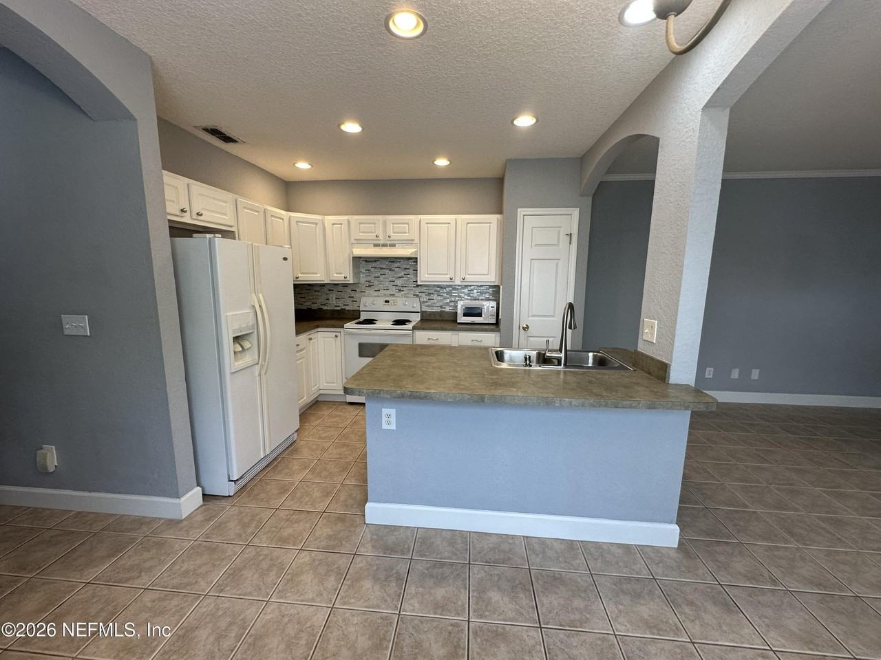 1827 Lago Del Sur Dr - Photo 7 of 15