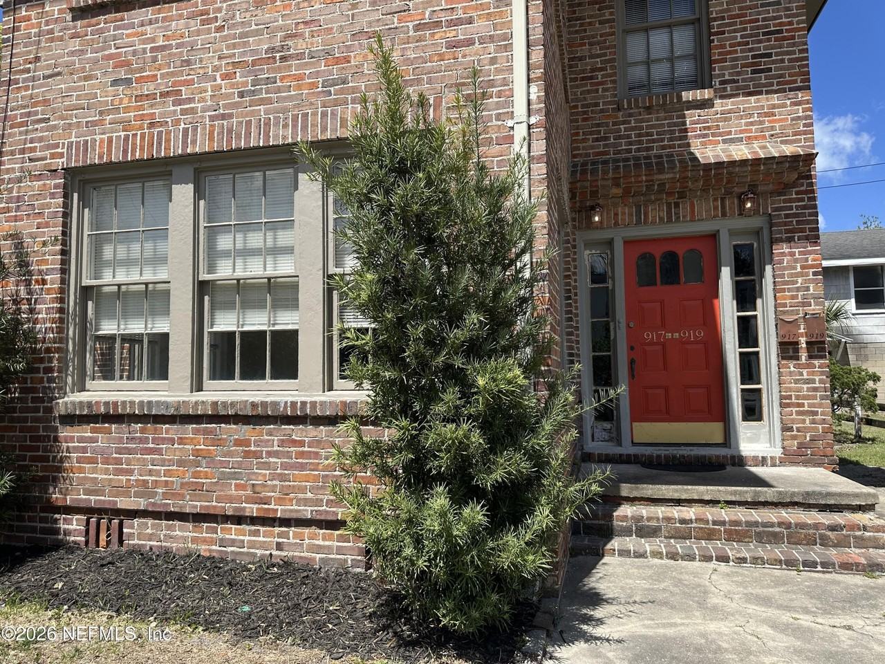 917 Lasalle St - Photo 2 of 14