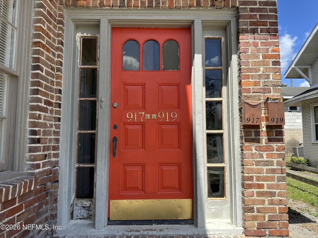 917 Lasalle St - Photo 3 of 14