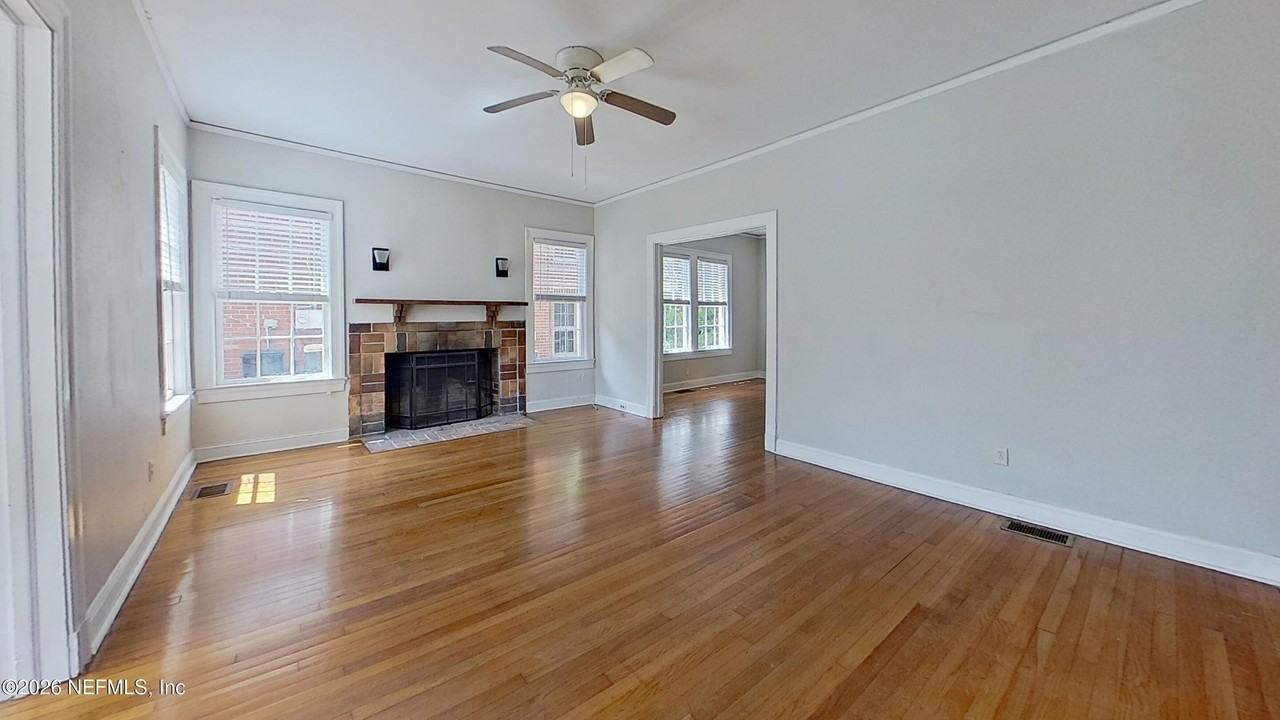 917 Lasalle St - Photo 4 of 14