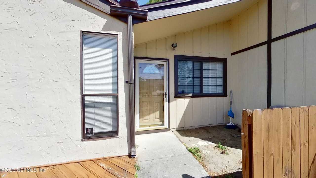 2530 Whispering Woods Blvd #4 - Photo 3 of 24