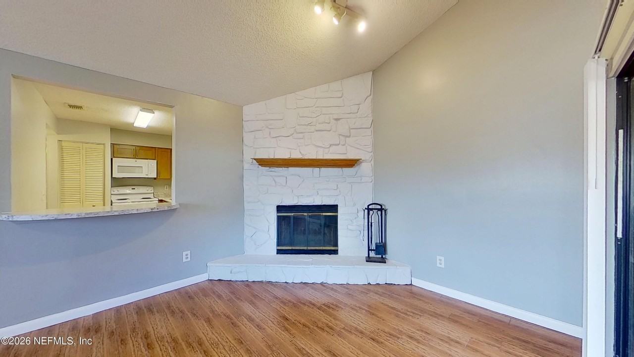 2530 Whispering Woods Blvd #4 - Photo 4 of 24