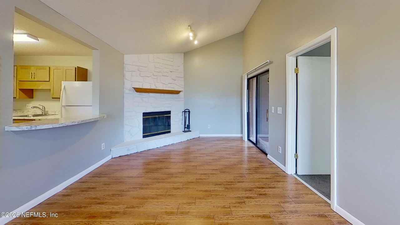 2530 Whispering Woods Blvd #4 - Photo 6 of 24