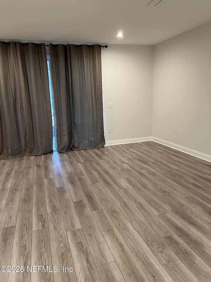 504 Blue Daze St - Photo 2 of 34