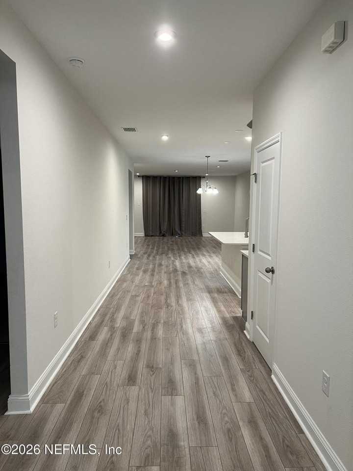 504 Blue Daze St - Photo 4 of 34