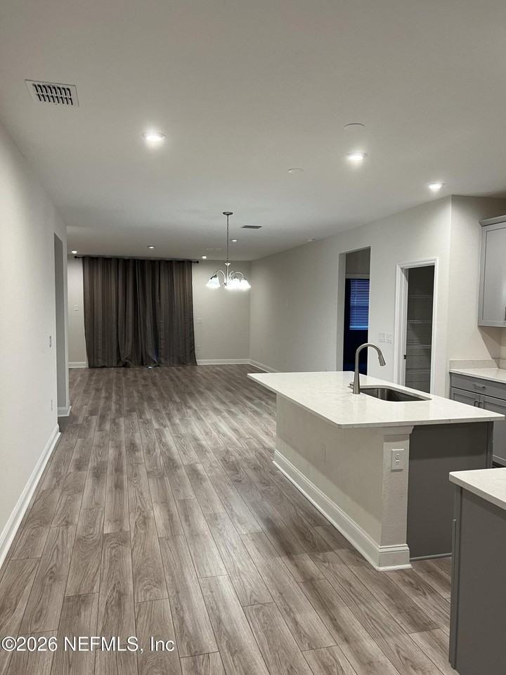 504 Blue Daze St - Photo 5 of 34