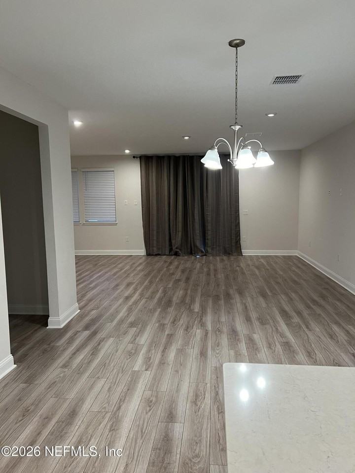 504 Blue Daze St - Photo 6 of 34