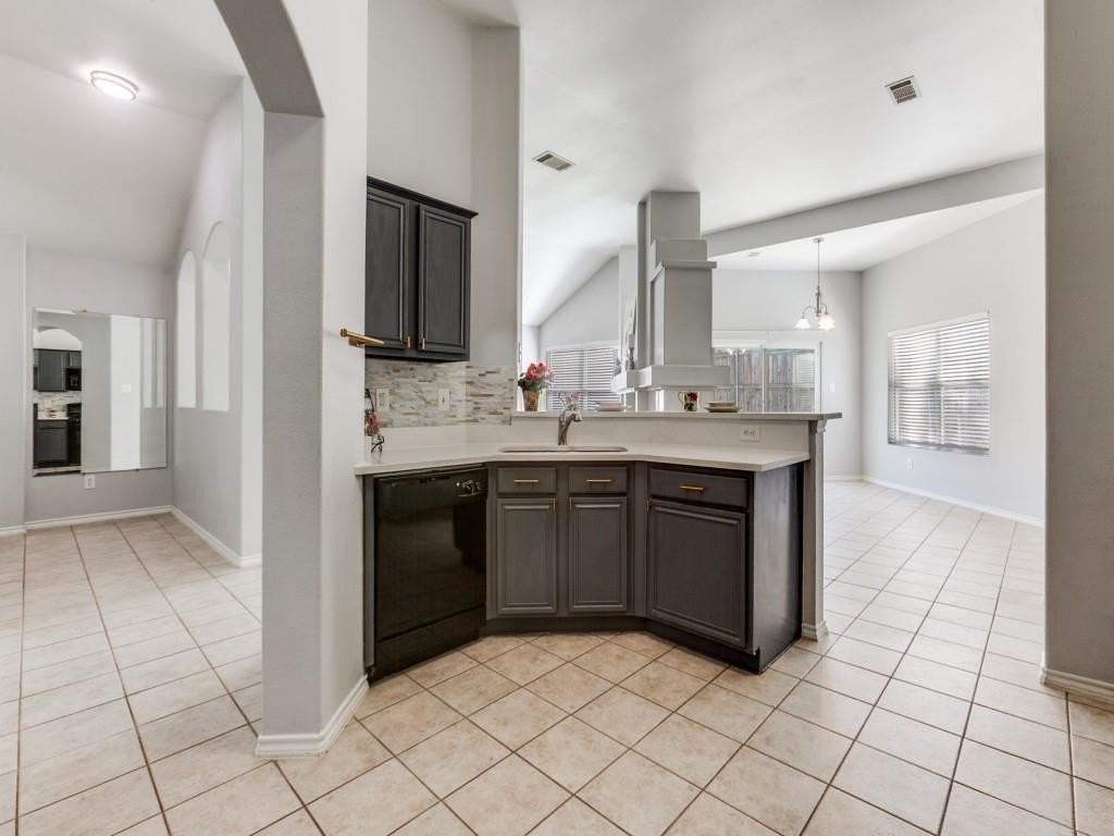 1305 Greenbriar Ln - Photo 5 of 20