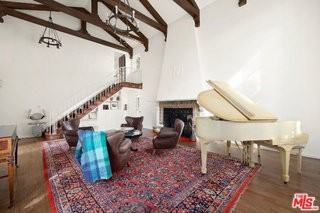 311 Amalfi Dr - Photo 3 of 8