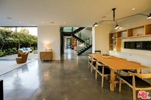 featured image of 901 Flower Ave