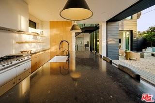 901 Flower Ave - Photo 4 of 8