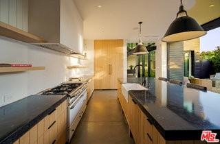 901 Flower Ave - Photo 6 of 8