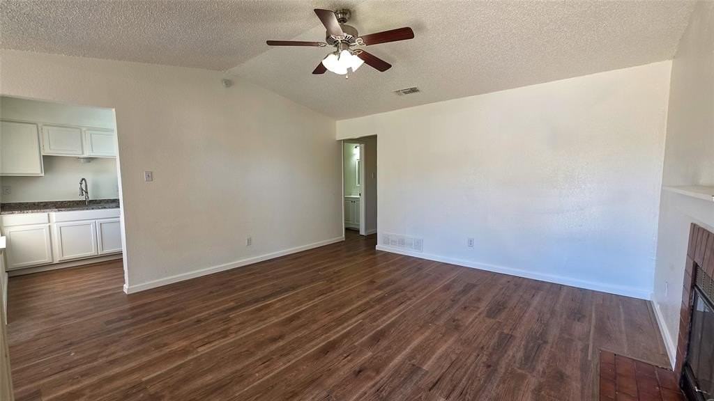 741 Woodland Ct - Photo 2 of 9