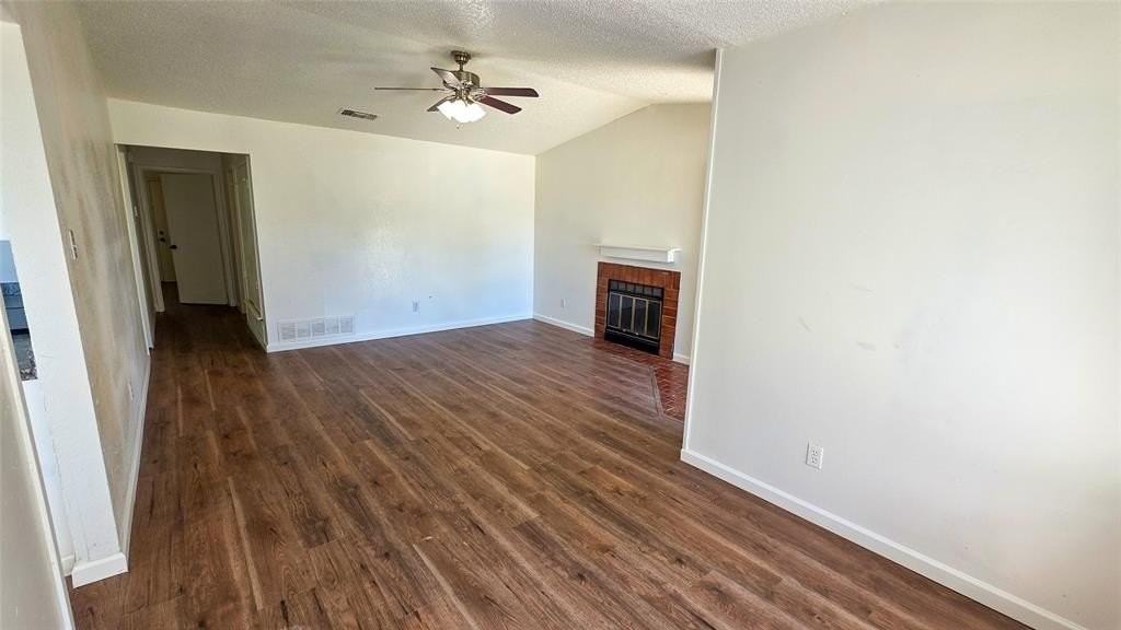 741 Woodland Ct - Photo 3 of 9