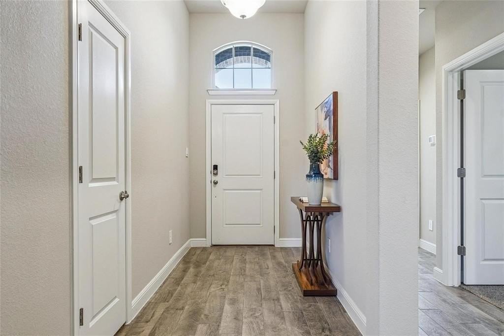 1125 Southwark Drive - Photo 3 of 13