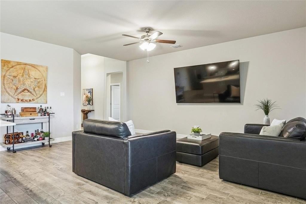 1125 Southwark Drive - Photo 4 of 13