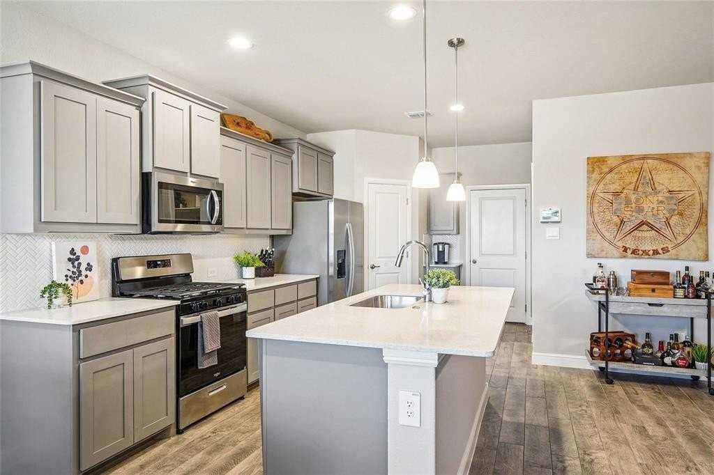 1125 Southwark Drive - Photo 6 of 13