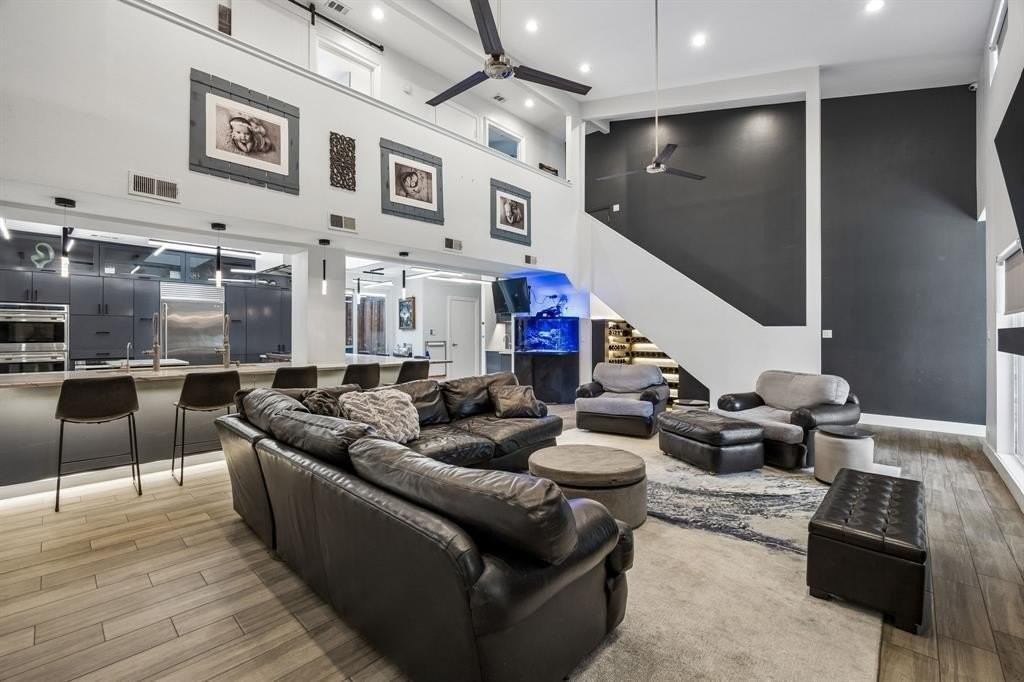 4324 Cobblers Ln - Photo 4 of 40