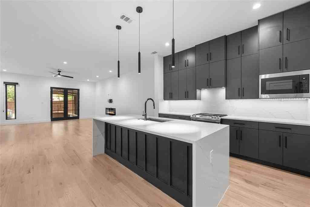 5227 Lindsley Ave - Photo 3 of 24