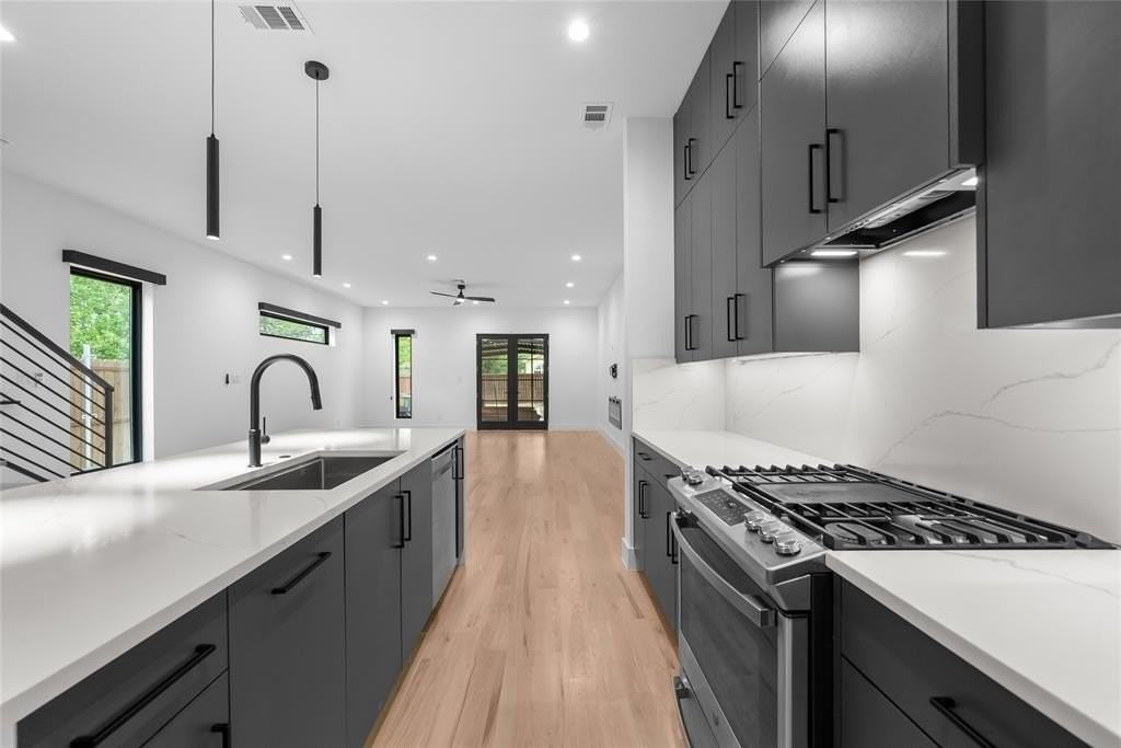 5227 Lindsley Ave - Photo 4 of 24