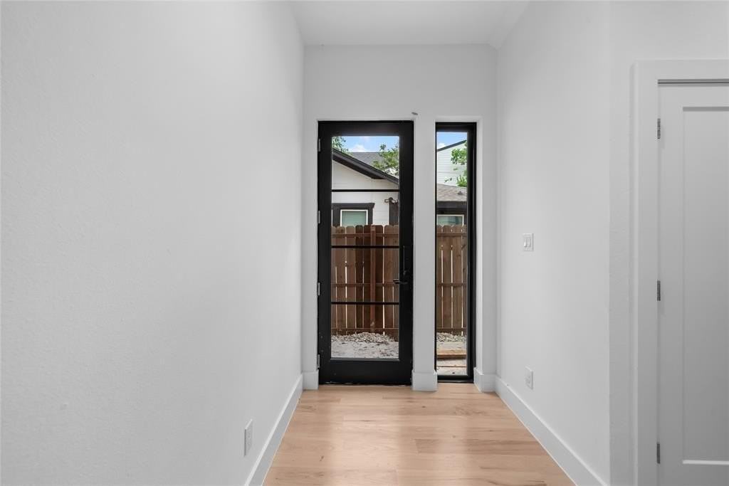 5227 Lindsley Ave - Photo 5 of 24