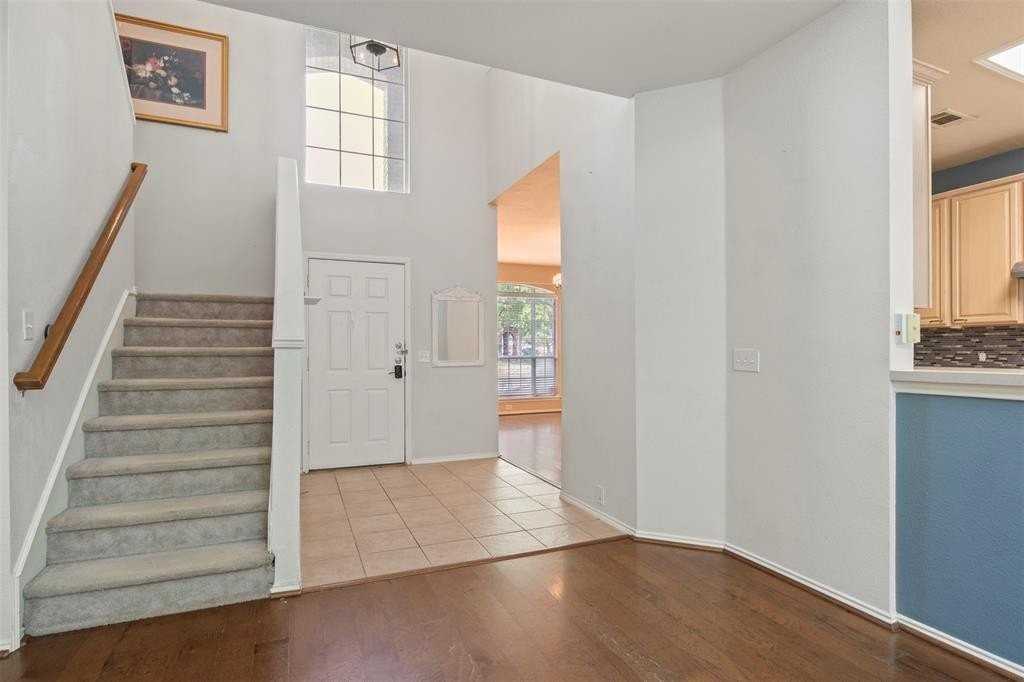 2209 Geneva Ln - Photo 4 of 30