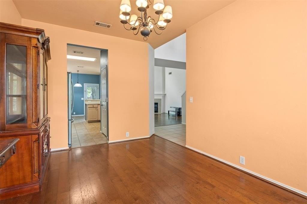 2209 Geneva Ln - Photo 6 of 30