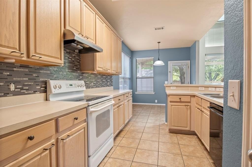 2209 Geneva Ln - Photo 7 of 30