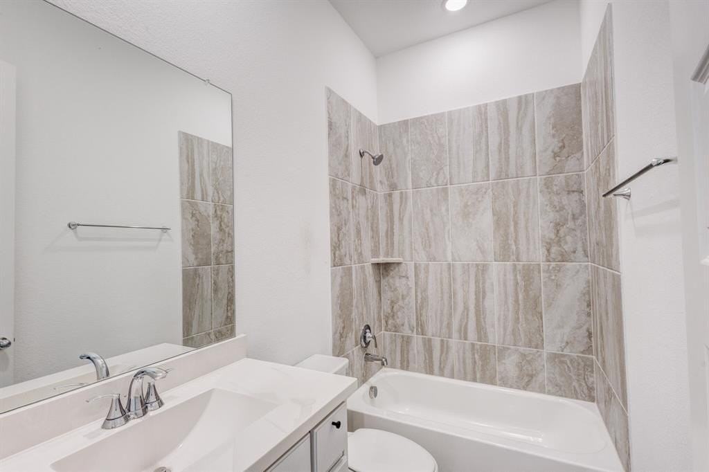 4051 Delta Dr - Photo 4 of 35