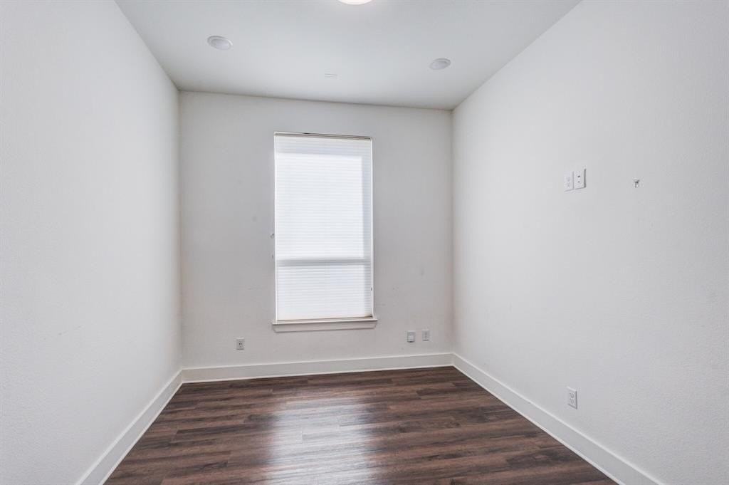 4051 Delta Dr - Photo 5 of 35