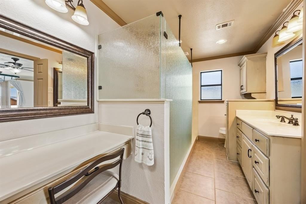 18409 Shore Dr - Photo 3 of 39