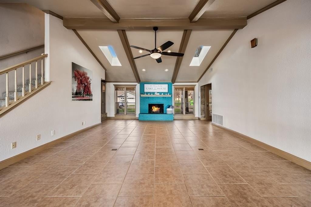 18409 Shore Dr - Photo 7 of 39