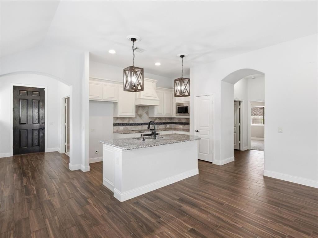 8113 Spitfire Trl - Photo 7 of 28