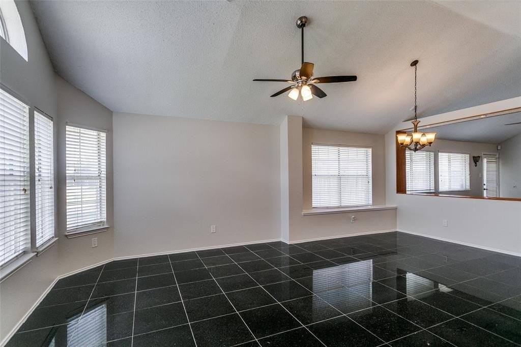 908 Gordon Oaks Dr - Photo 2 of 12