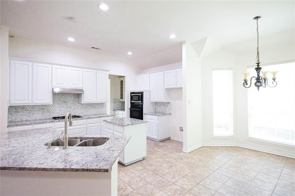 1029 Janus Dr - Photo 4 of 17