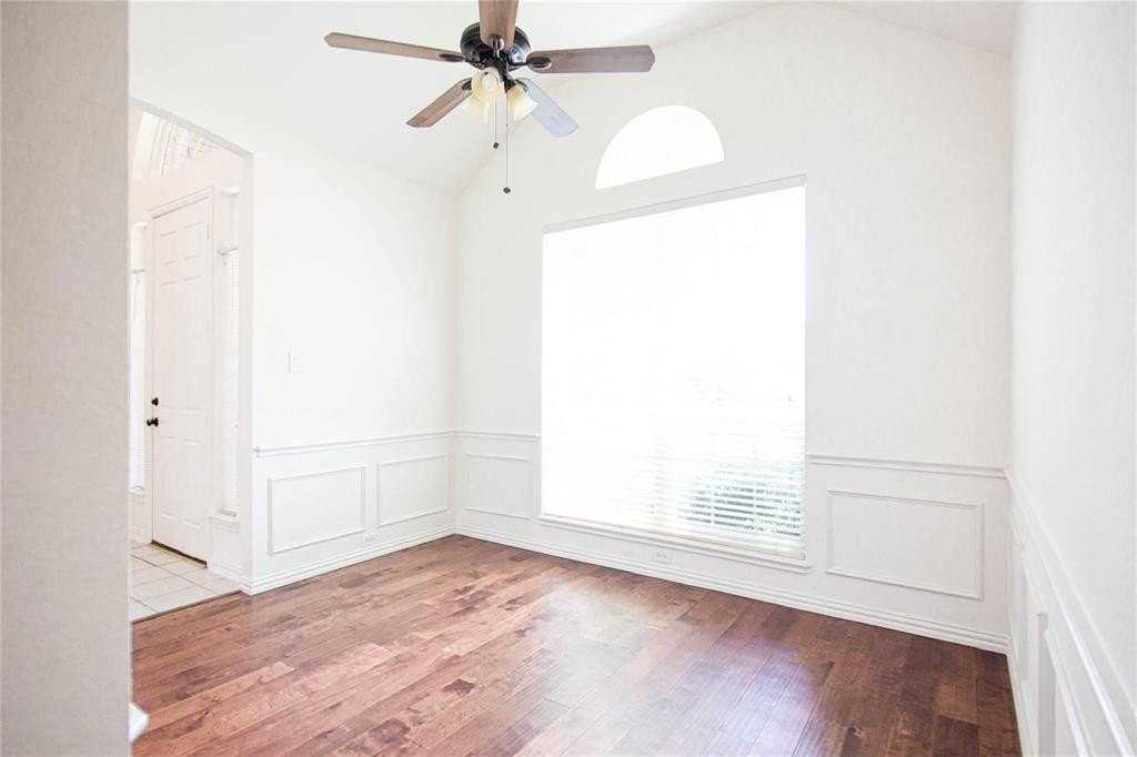 1029 Janus Dr - Photo 5 of 17