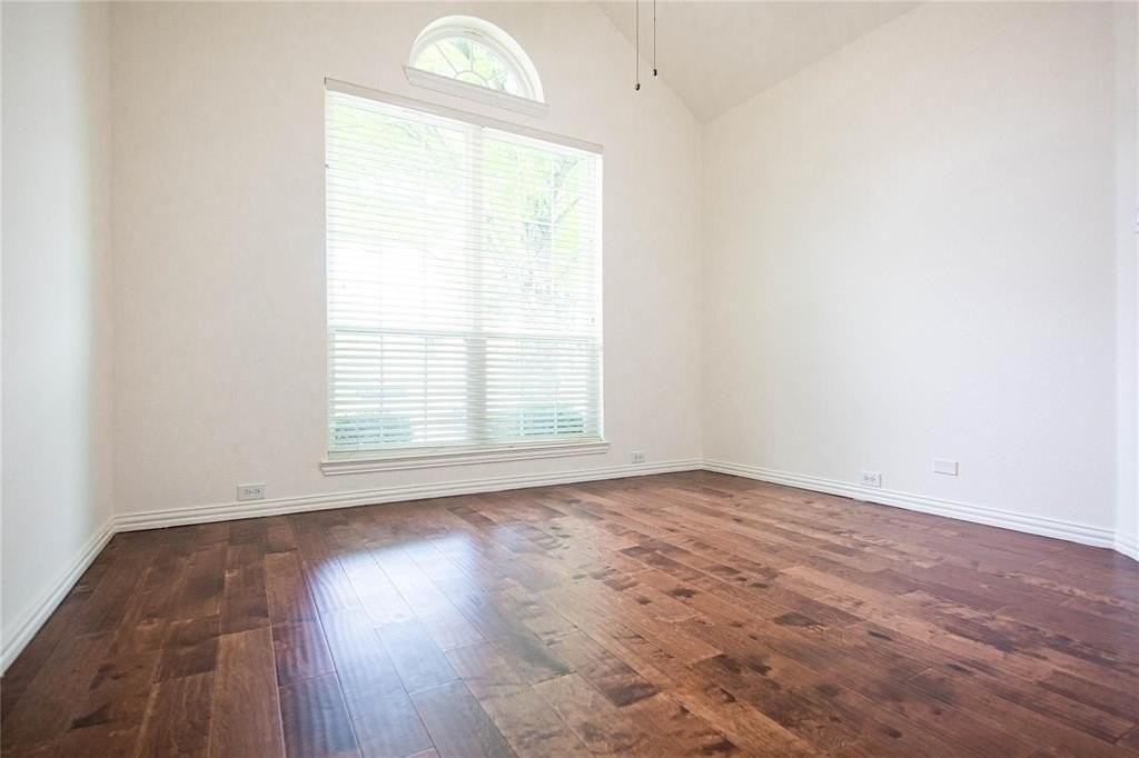 1029 Janus Dr - Photo 6 of 17