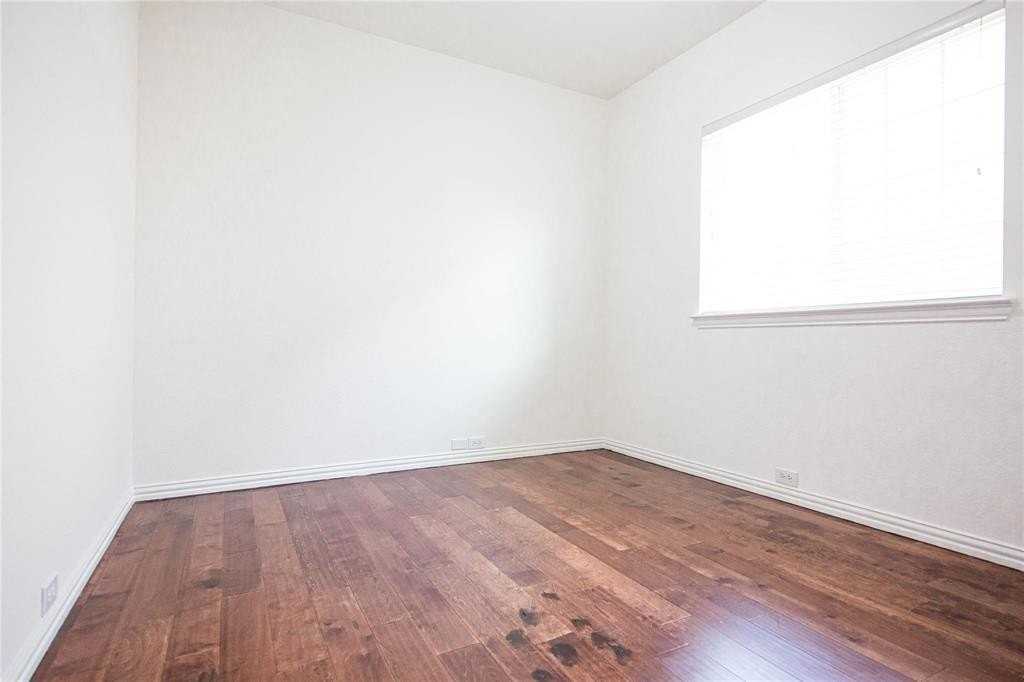 1029 Janus Dr - Photo 7 of 17