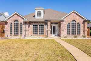featured image of 8409 Lake Bend Dr