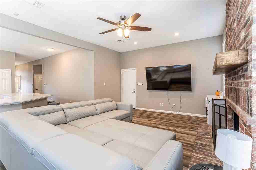 8409 Lake Bend Dr - Photo 3 of 25