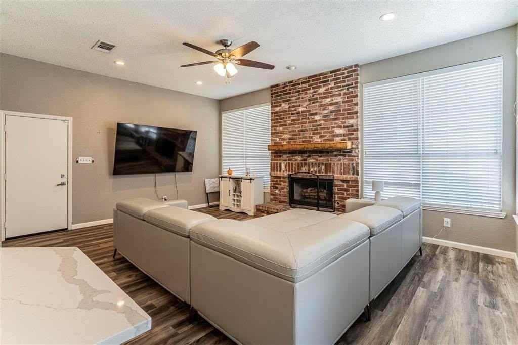 8409 Lake Bend Dr - Photo 4 of 25