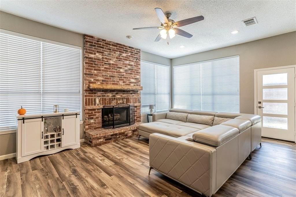 8409 Lake Bend Dr - Photo 5 of 25