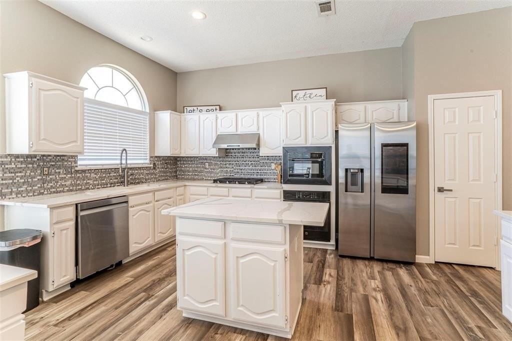 8409 Lake Bend Dr - Photo 7 of 25