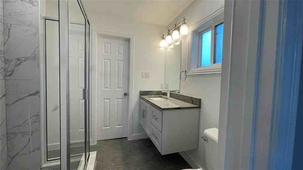 2931 Ivandell Ave - Photo 6 of 10